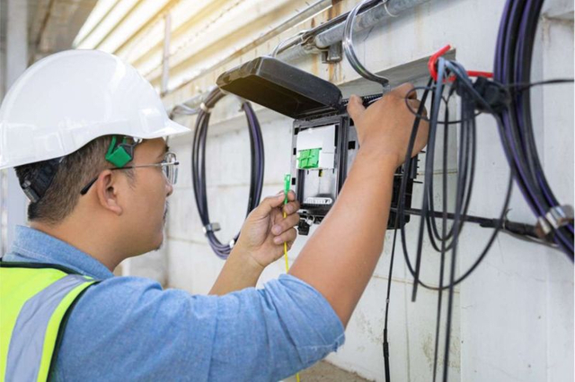 Cable de fibra empujable para implementación de redes de acceso de ISP y telecomunicaciones
